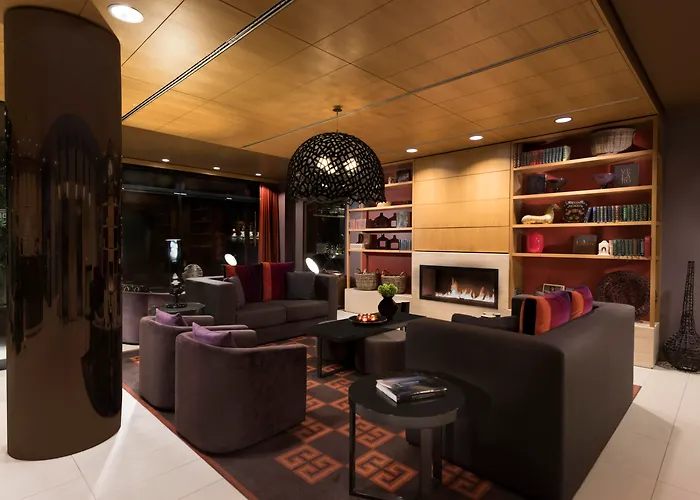 Apartahotel Adina Mitte 4*