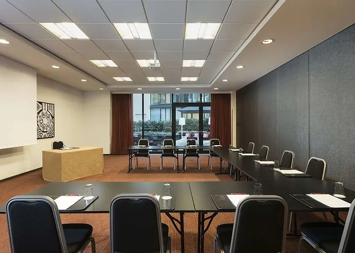 아디나 아파트먼트 미테 4*