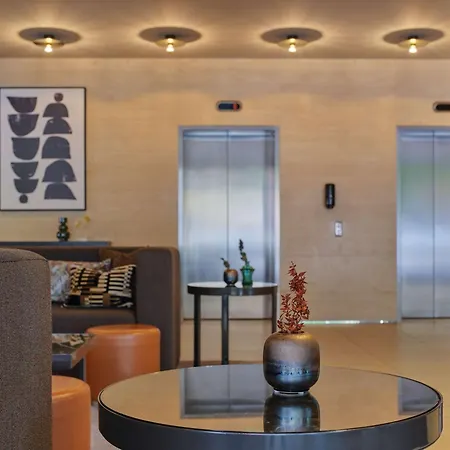 아디나 아파트먼트 미테 4*