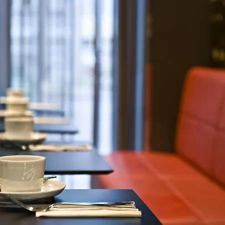 Apartmanhotel Adina Mitte 4*